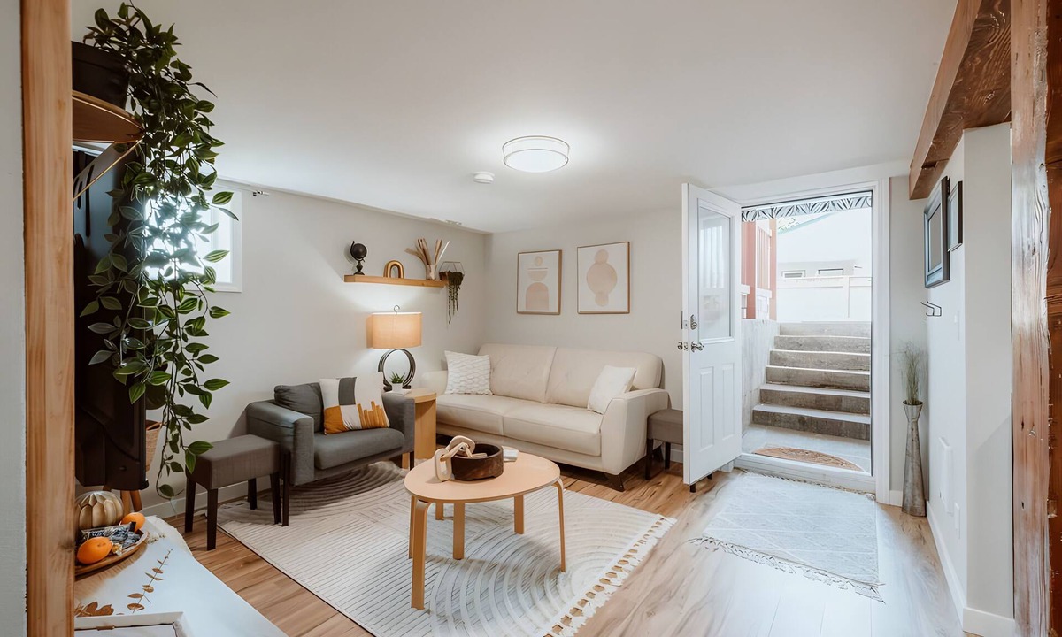 Corvallis House | Southtown Stylin: Modern, Chic, Central Location!