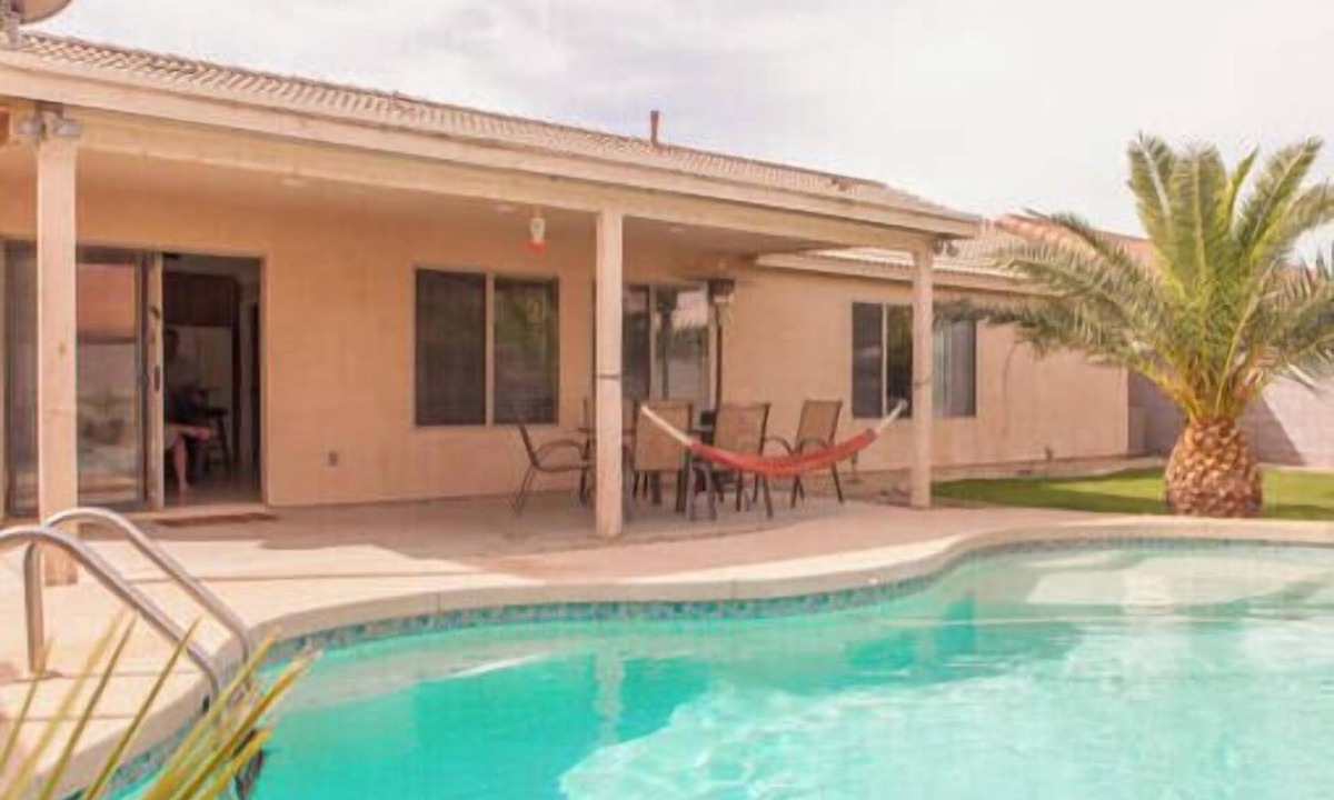Castlegate House | Southwestern Style Desert Oasis