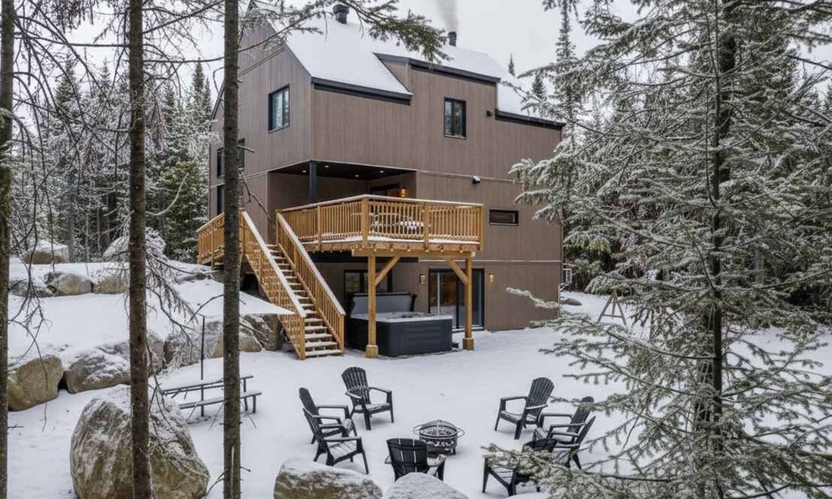 Lac-Swell Ski Chalet | Spa, Foosball, Pool table, Game Room | Le Kouzy