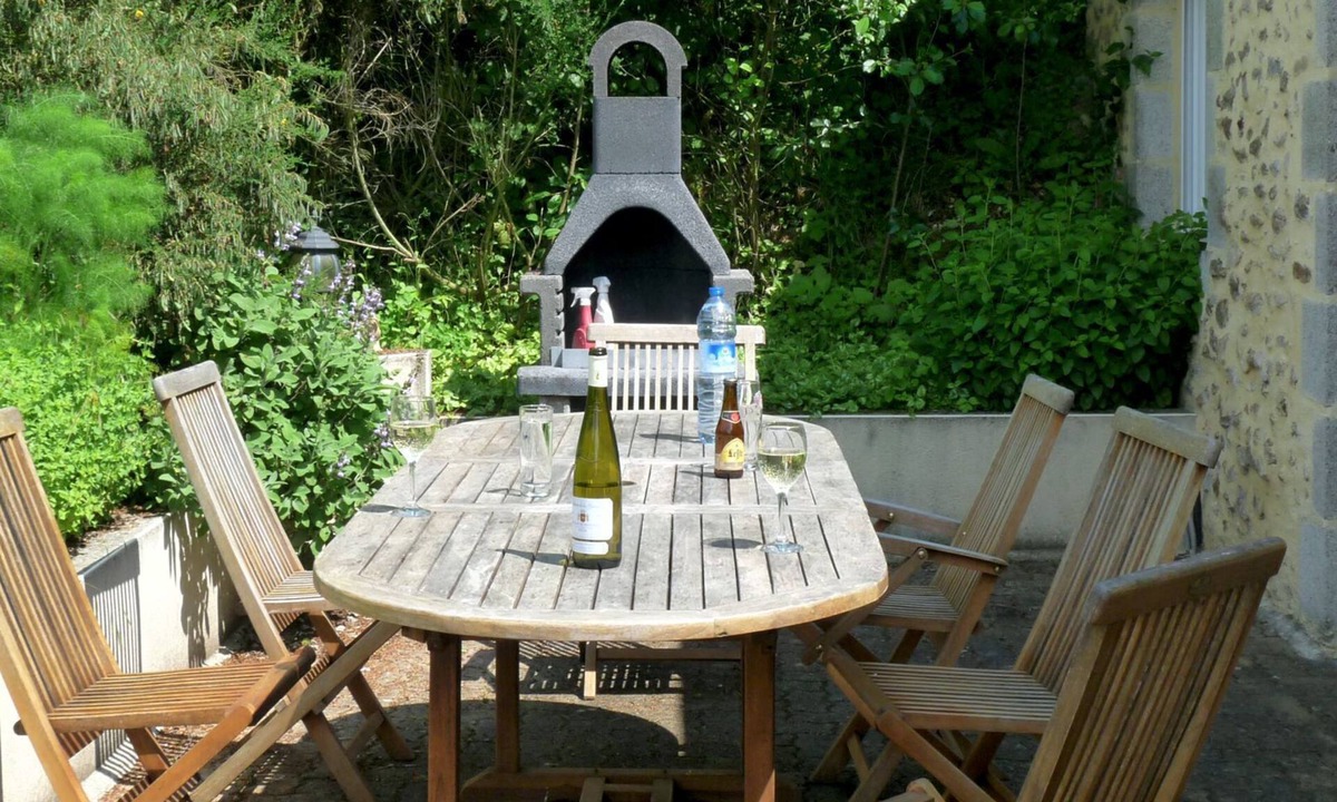 Saint-Thomas-de-Courceriers House | Spacious Comfortable & Tranquil Restored Farmhouse