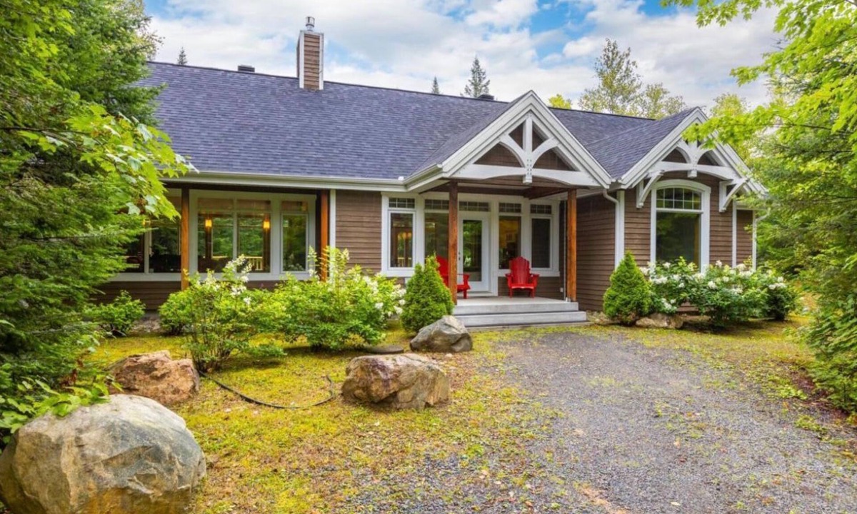 Saint-Didace House | Spa and Lakeside | La Luz del Dia