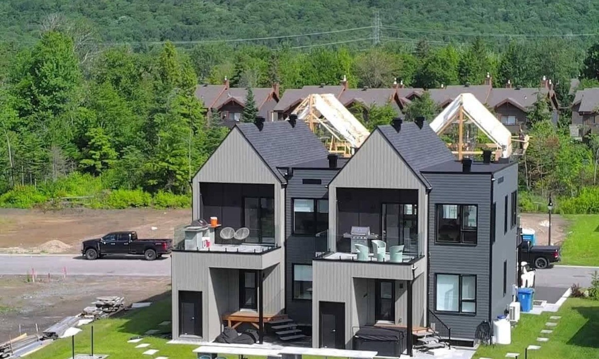 Beaupre Ski Chalet | Spa and Mountain View | World Cup