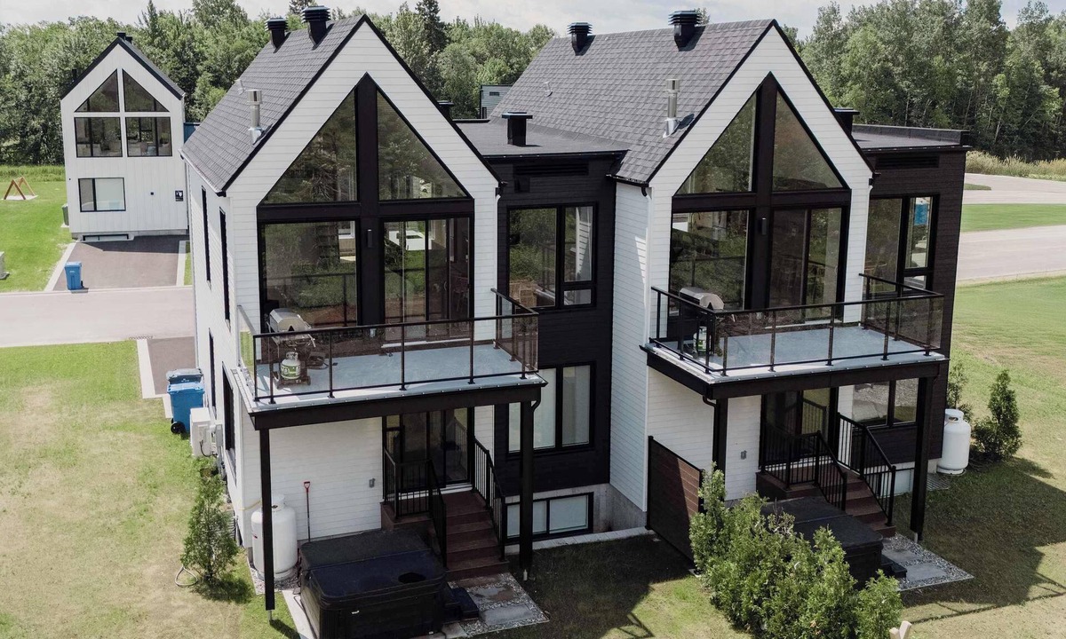 Beaupre Ski Chalet | Spa and Mountain | Villas Perspective | Alphonse