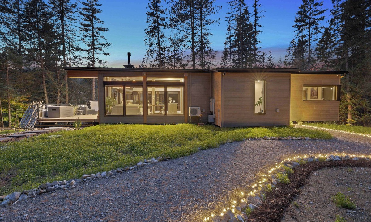 Saint Come Ski Chalet | Spa and Sauna - Riverside - Brand New | SKOV Chalets