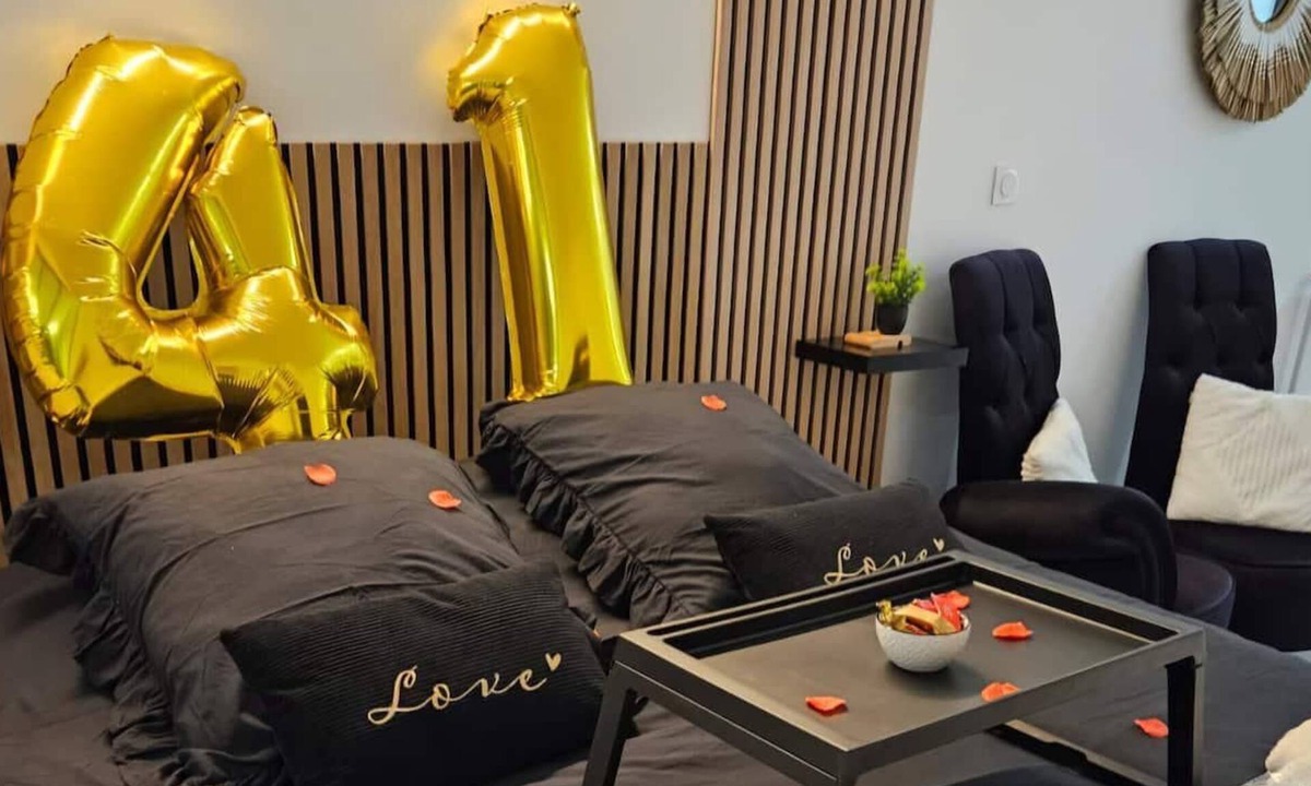 Clermont-l'Herault Apartment | SPA Apartment - Lovers Suite