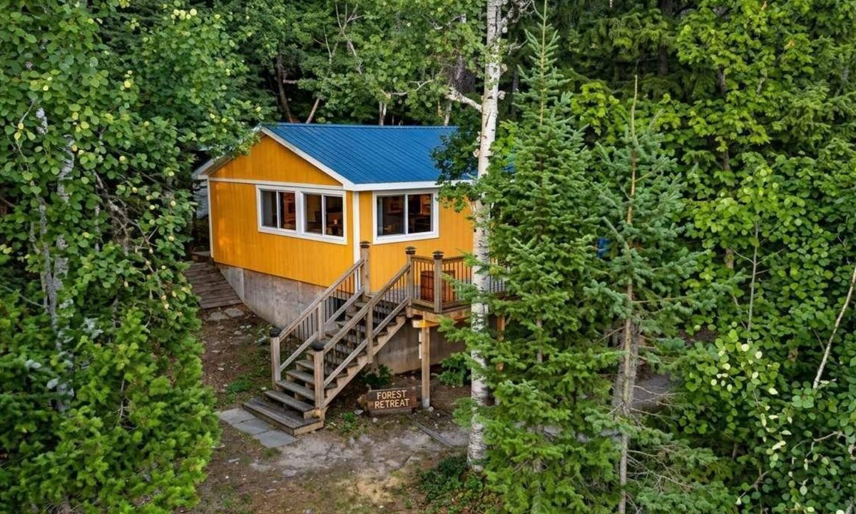 Blue Sea Ski Chalet | Spa by Lake Edja | Chalet Yellow Mellow