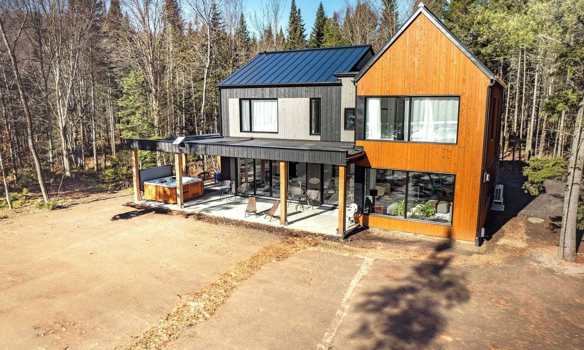Saint-Gabriel-de-Valcartier Ski Chalet | Spa & River | Le Saint-Gabriel
