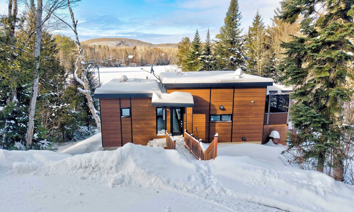 Sainte-Emelie-de-L'Energie Ski Chalet | Spa & Lake Access | Cariboo