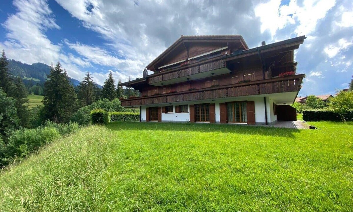 Saanenmoeser Ski Chalet | Spa Chalet in Ground Floor Cozy Duplex