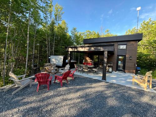 Adstock House | Spa - Chalet Sur Les Sentiers du Pic-Bois