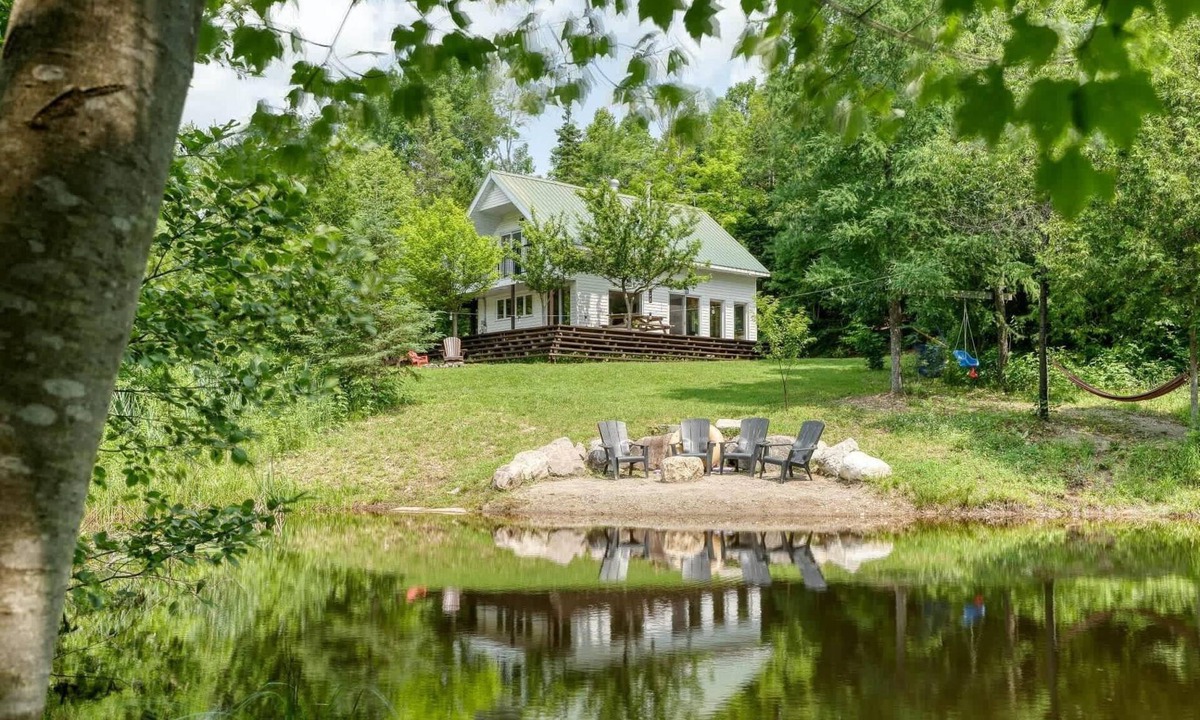 Rawdon Ski Chalet | Spa et Waterfront | Cachette du Petit Lac