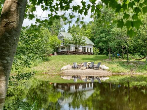 Rawdon Ski Chalet | Spa et Waterfront - Cachette du Petit Lac