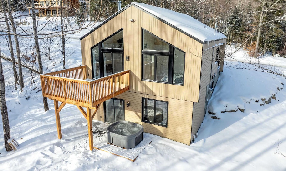 Saint-Philemon Ski Chalet | Spa & Foosball | Le WKD