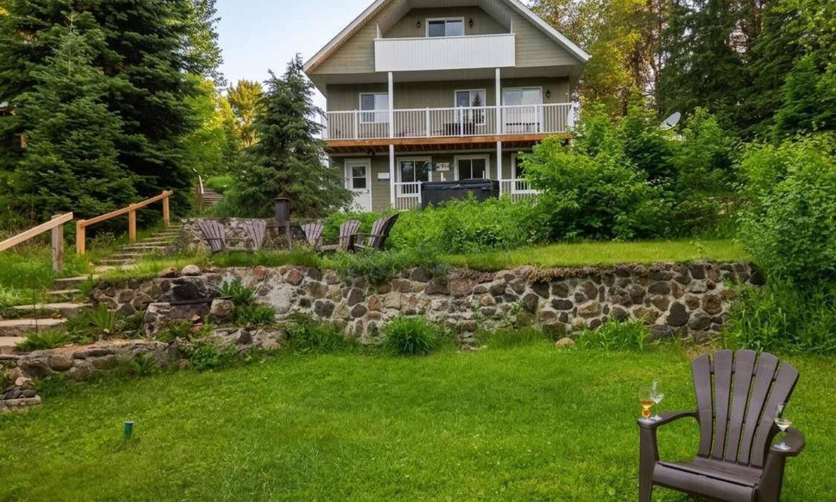 Mauricie Ski Chalet | Spa & Game room | Chalet du Loup