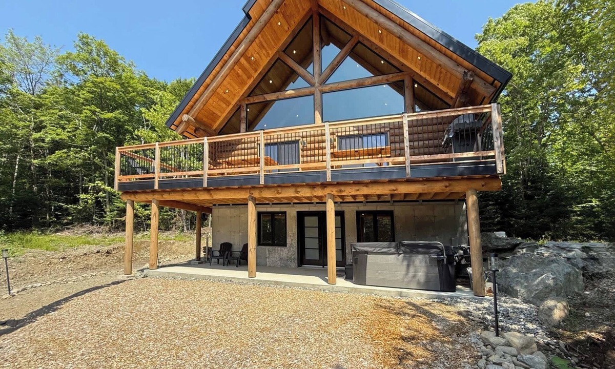 Saint-Philemon Ski Chalet | Spa, Game Room, Absolute Comfort | Le Commandant