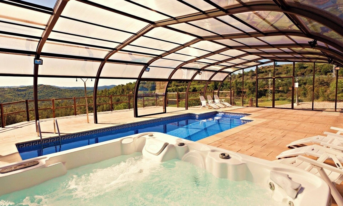 La Baronia de Rialb Cottage | Spa& Heated swimming pool, field FOOTBALL and PADDLE, air-conditioning, WIFI.