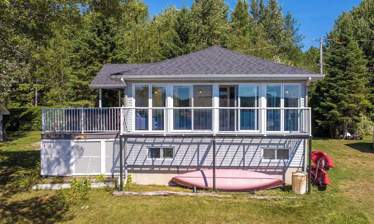 Saint-Remi-de-Tingwick Ski Chalet | Spa & Lake Access | Le Chic Shack des 3 lacs