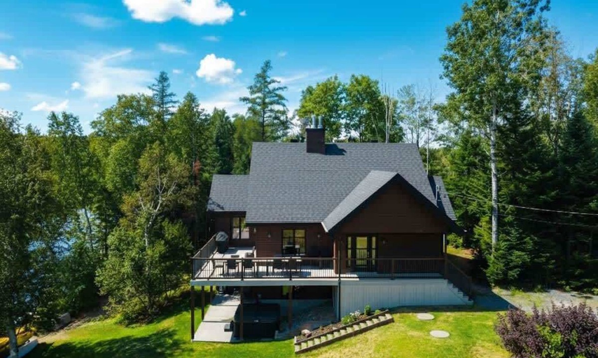 Saint-Philemon Ski Chalet | Spa & Lake Mailloux Waterfront | Le Rassembleur