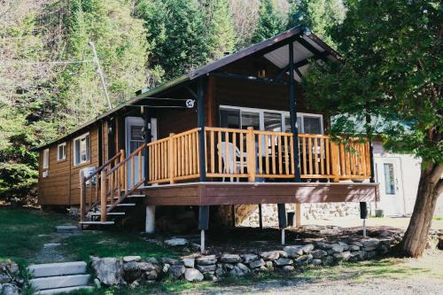 Frampton Ski Chalet | Spa Lake & Miller Zoo - Oppy Shack