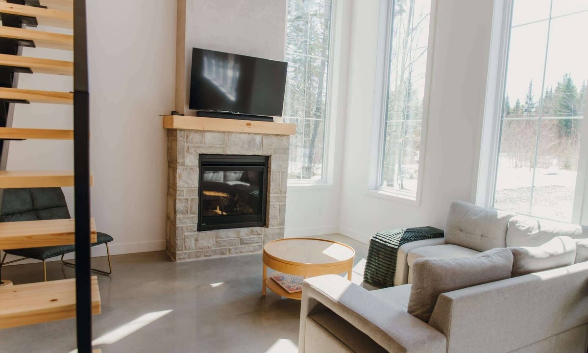 Chertsey Ski Chalet | Spa & Lake | Orphee