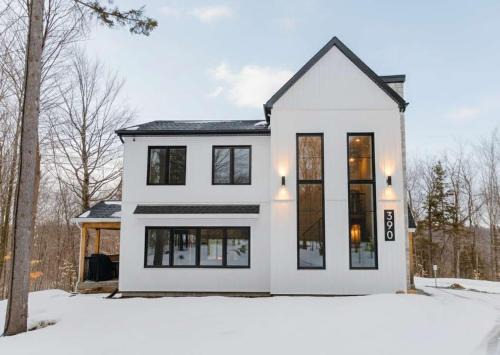 Chertsey Ski Chalet | Spa & Lili Lake - Le Borea
