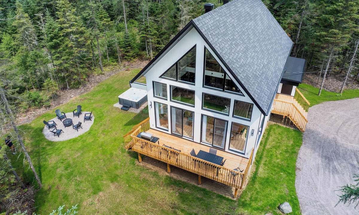 Shannon Ski Chalet | Spa & Modern Comfort | Le Norvegien