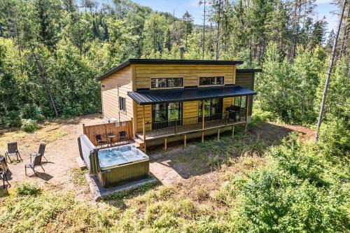 Trois-Rives Ski Chalet | Spa Nature & Riverside Escape - Ecureuil Roux