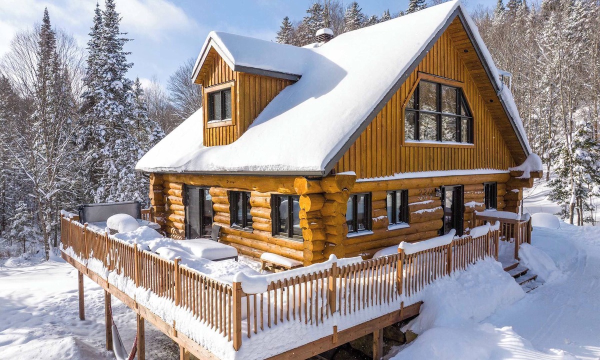 St-Adolphe-d'Howard Ski Chalet | Spa & Pool table | Le Massif