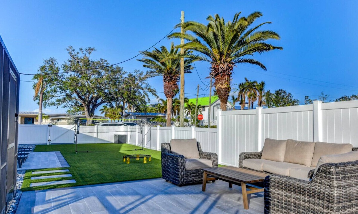 Palma Sola House | Spa+Pool+Yard Games+2 Master+Upscale Area+Spacious