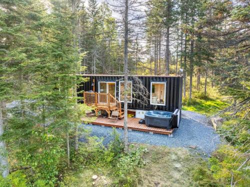 Saint-Magloire Ski Chalet | Spa & River view - Le Conteneur Cache