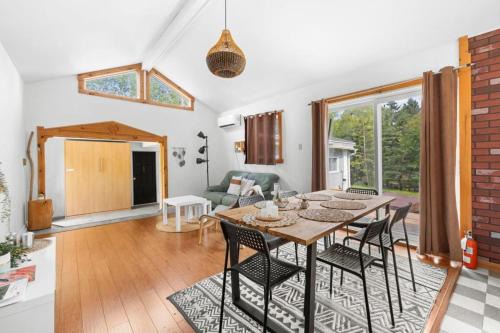 Chateau-Richer Ski Chalet | Spa - River & Forest View - Le Petit Cocon