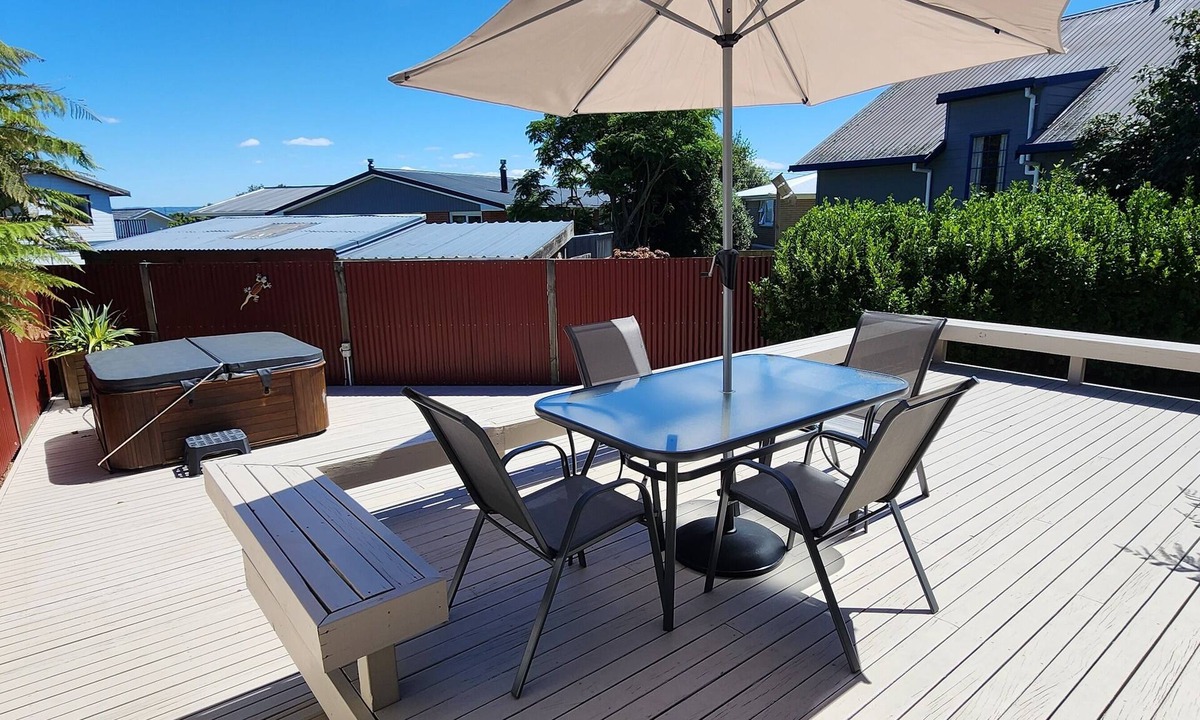 Owhata House | Spa & Spacious