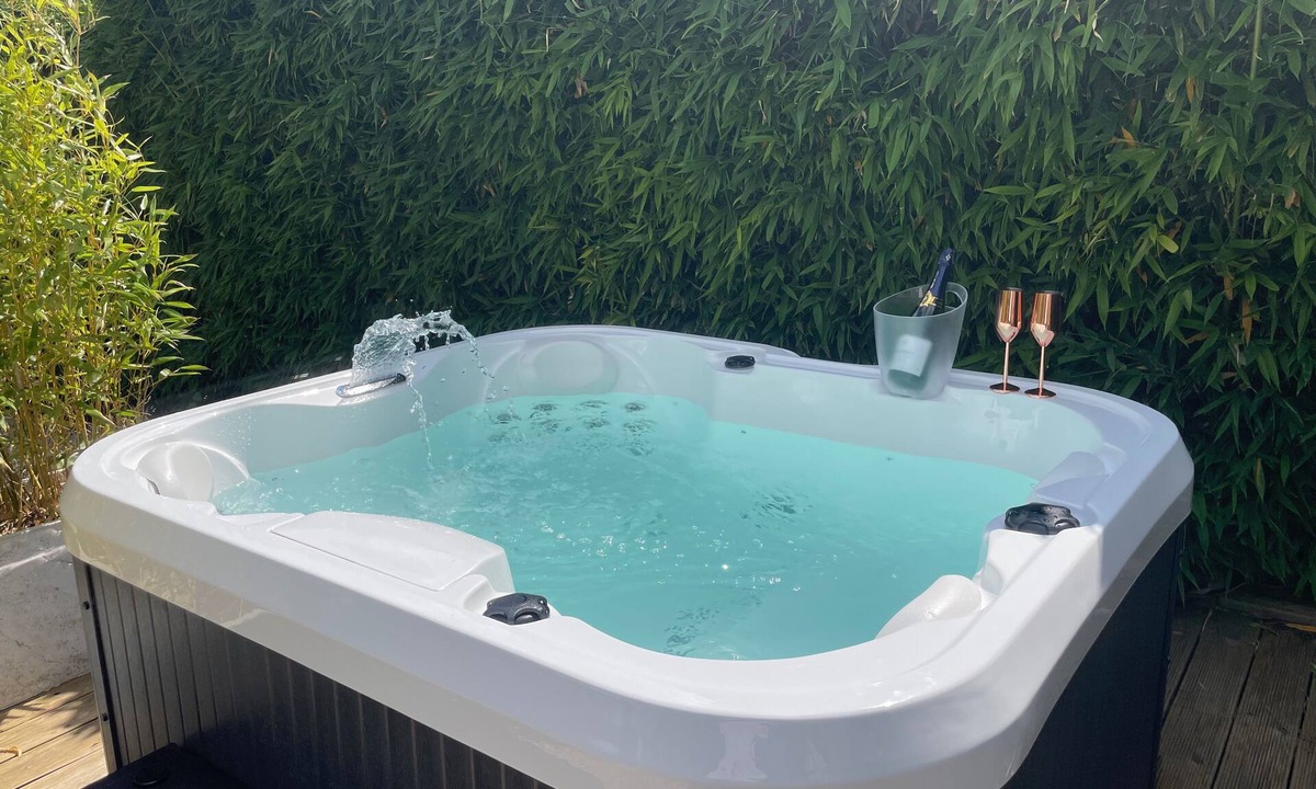 Louresse-Rochemenier Cottage | Spa Suite - Domaine des Varennes