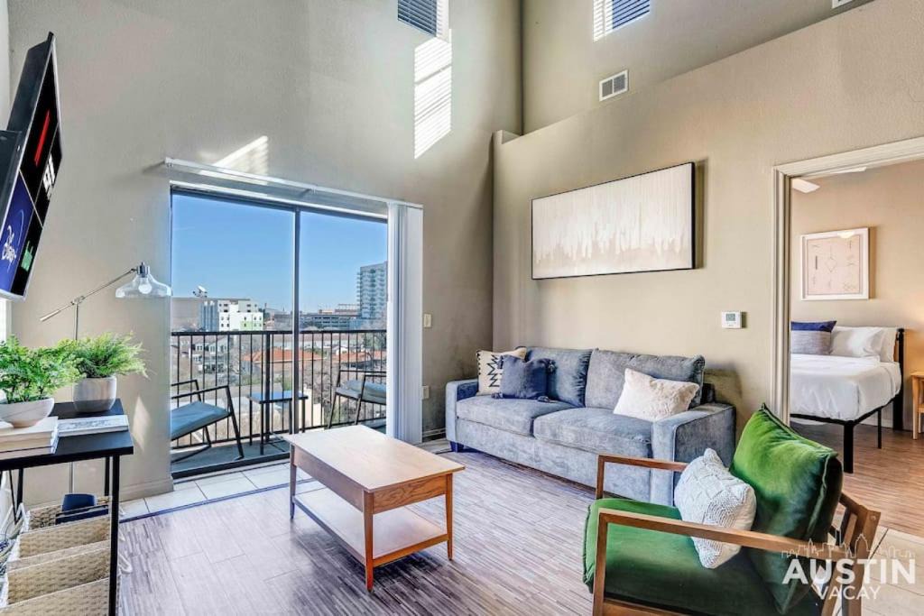 West Campus Apartment | Space for 8 Near Downtown Easy Walk to UT Campus