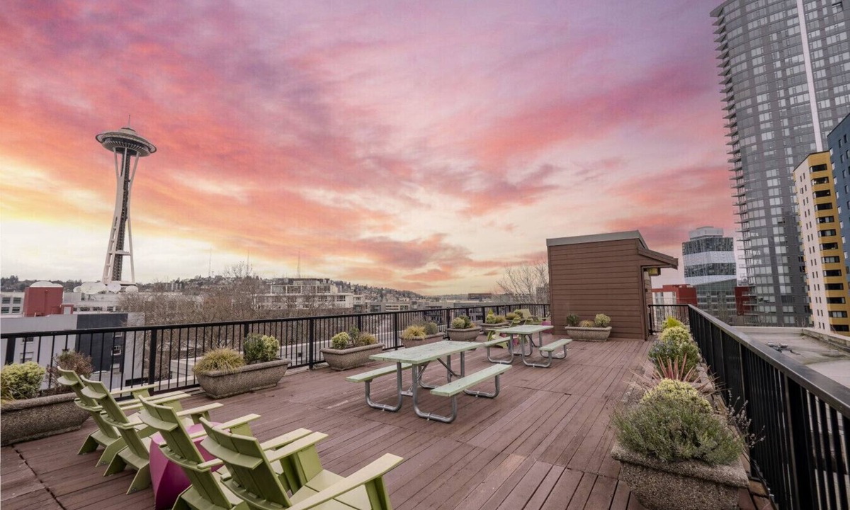 Belltown Condo | Space Needle View | Elegant Belltown Studio