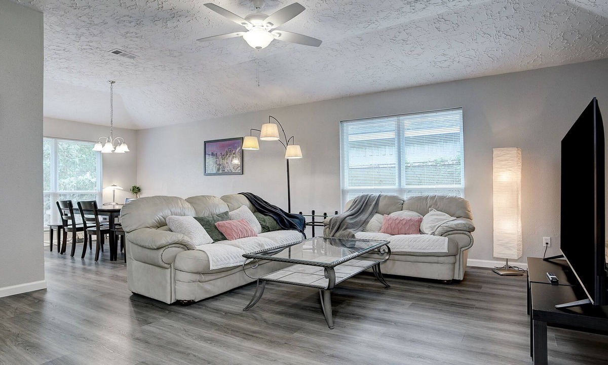 Southbelt/Ellington House | Space & Shore Retreat/3BR Near NASA & Kemah