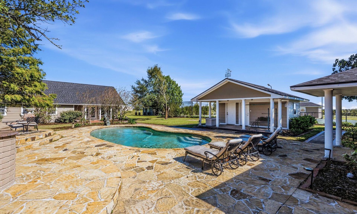Huntsville House | Space to Gather. Room to Relax. Bring Everyone—This Texas Ranch Has It All