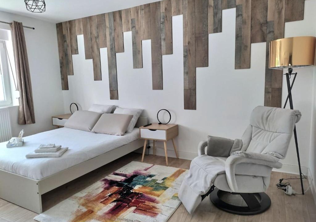 Woippy Apartment | Spacieux 120m - 3ch' - 9pers' - 4TV - Streaming