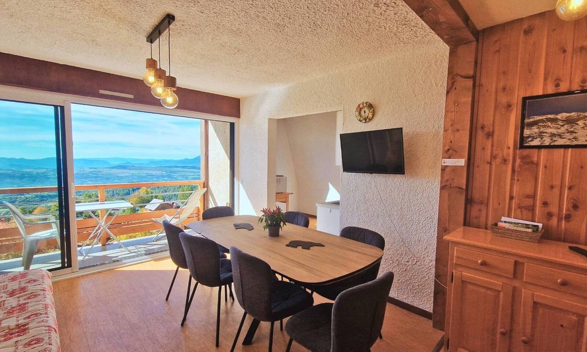 Saint-Michel-de-Chaillol Apartment | Spacious apt. for 9 in Chaillol with balcony, pets allowed