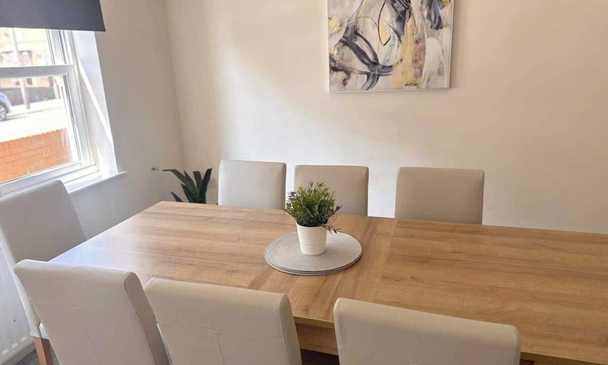 Barrow-in-Furness House | Spacious Luxurious Serviced Accommodation 6