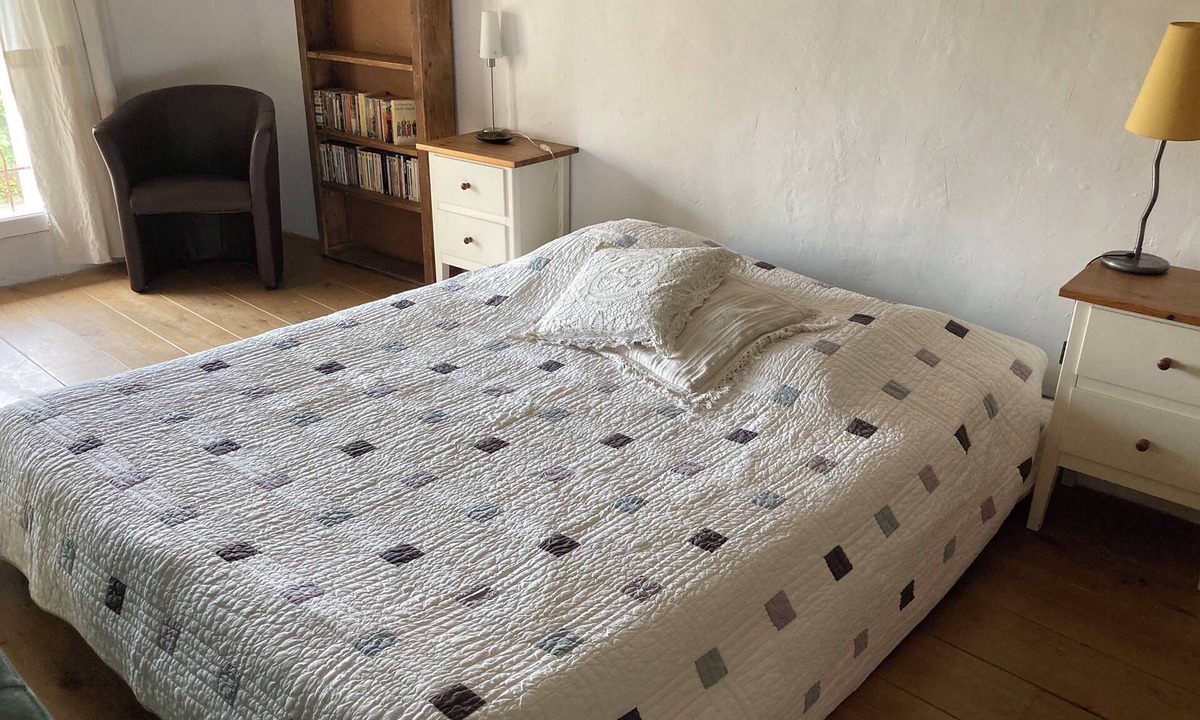 Saint-Hippolyte-du-Fort Apartment | Spacious central apartment with view