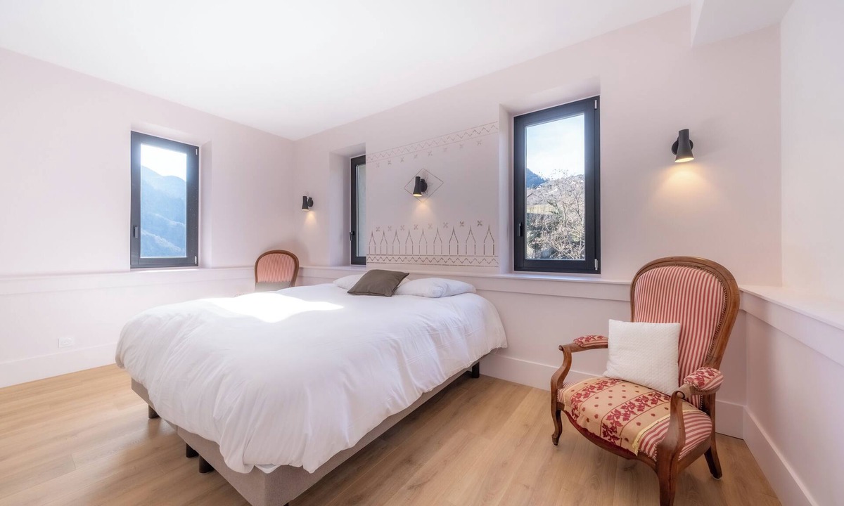 Saint-Jean-de-Maurienne Bed & Breakfast | Spacious, bright room in a medieval tower. Shared space on ground floor.