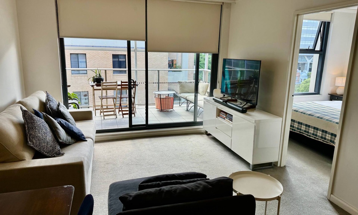 Chippendale Apartment | Spacious 1 bdm apt w/pool, gym & internal parking