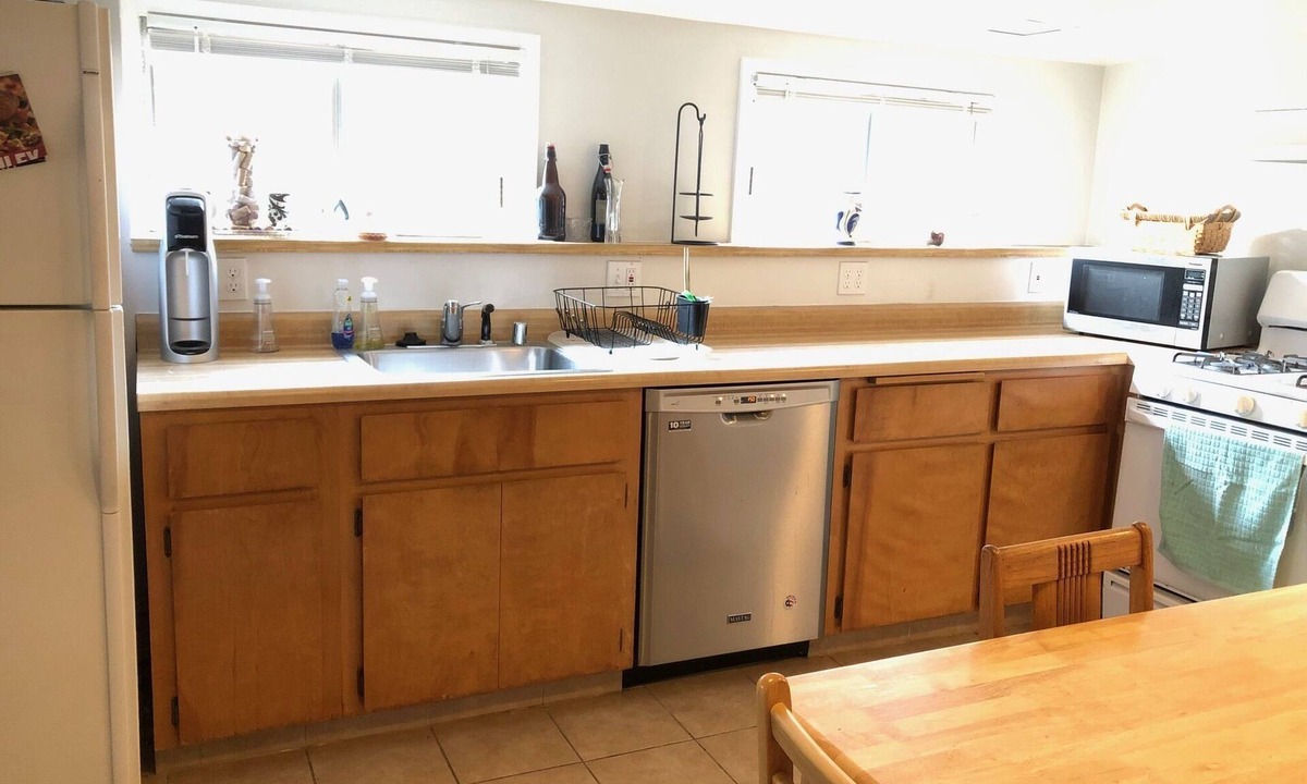 West Alameda House | Spacious 1 bed/1bath ground floor apt in duplex