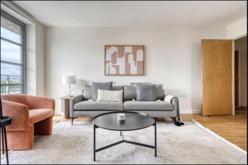 Limehouse Apartment | Spacious 1-bed Apartment Limehouse Marina