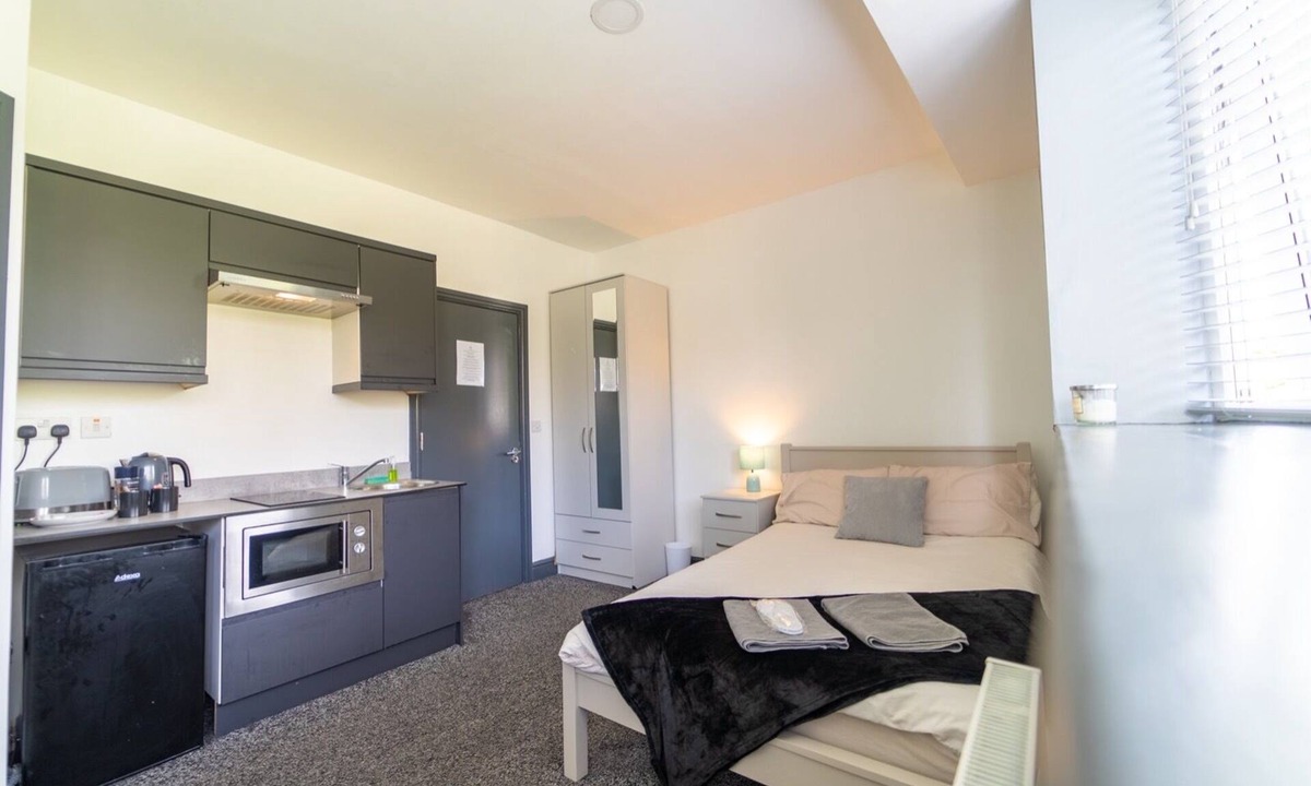 Selly Oak Apartment | Spacious 1-Bed Studio in Birmingham