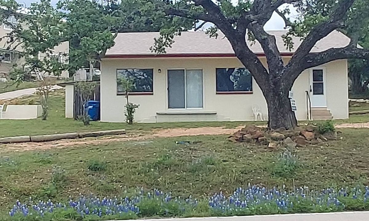 Silver Creek Village House | Spacious 1 bedroom 1 bath house sleeps 5 one block from Burnet County Boat Ramp