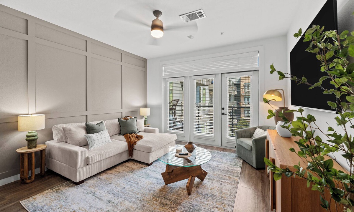 West Dallas Apartment | Spacious 1-Bedroom Apartment with Work Desk & Monitor. 10 Minutes From Downtown!