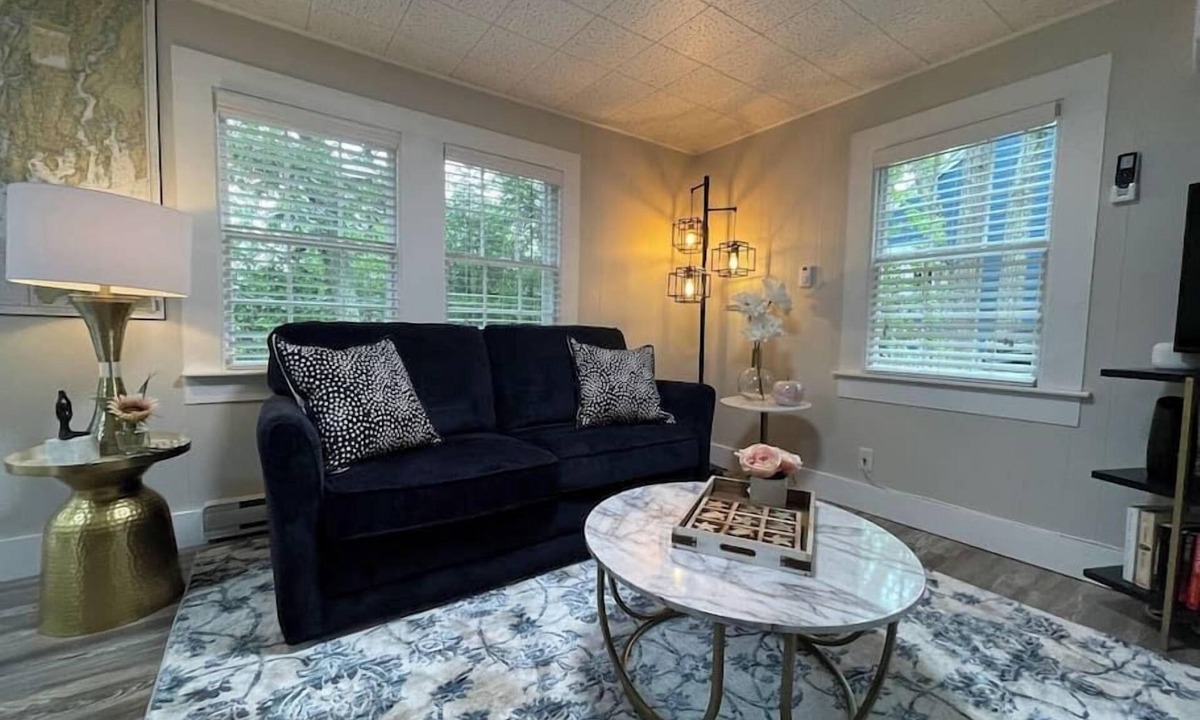 Edgecomb Cottage | Spacious 1 Bedroom Close to Everything 4