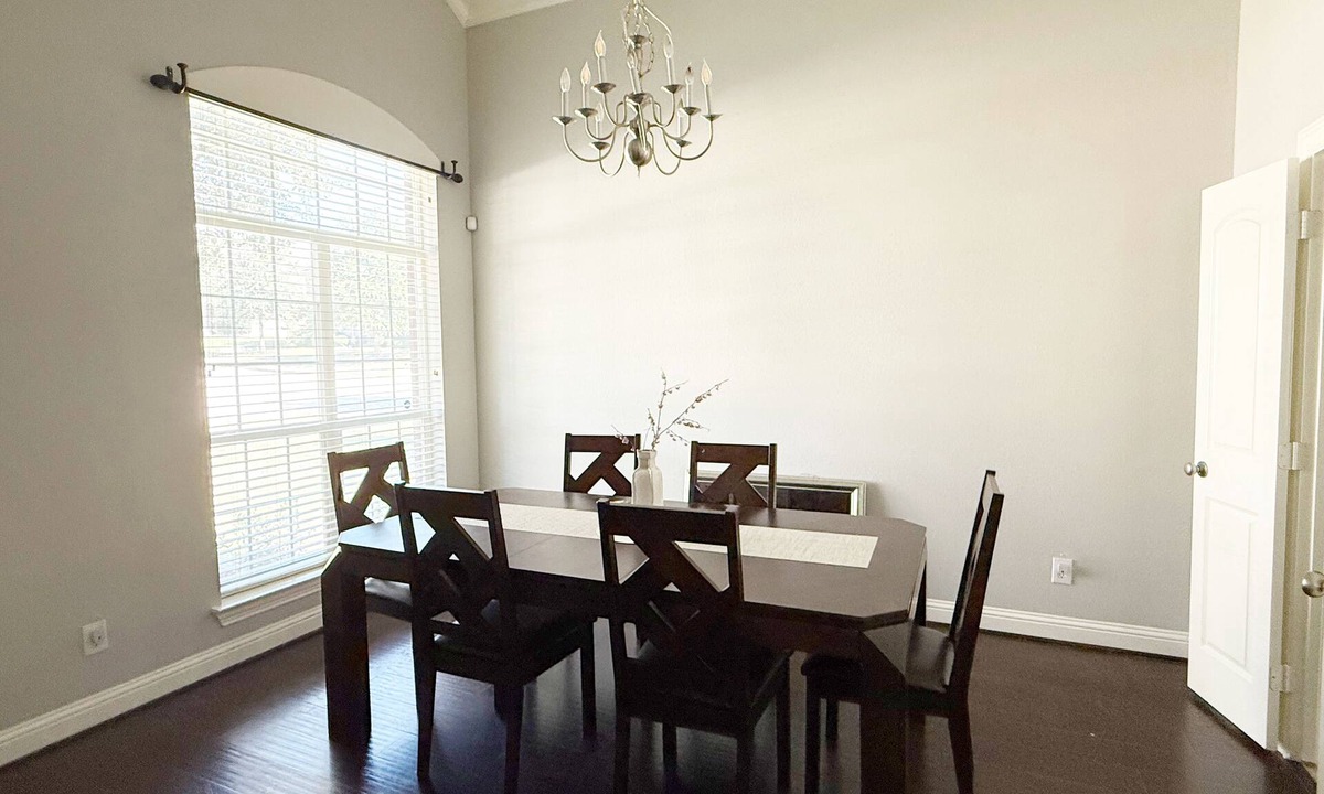 Frisco House | spacious 1-bedroom rental in a shared house